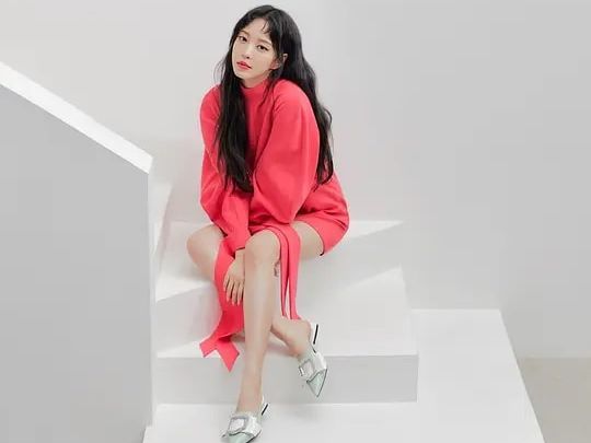 韩艺瑟|“财阀千金”韩艺瑟：无谓男友曾是“牛郎”，开直播怒斥爆料者