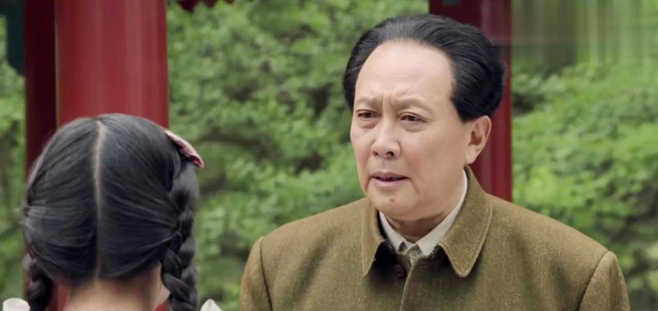 |她50岁抛弃事业，靠试演毛主席收入颇多，因演得太像让丈夫很烦恼