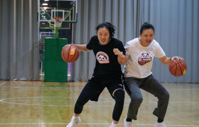 女篮|曝中国篮坛名帅下课！豪华阵容冲击总冠军失败 或被功勋球员取代