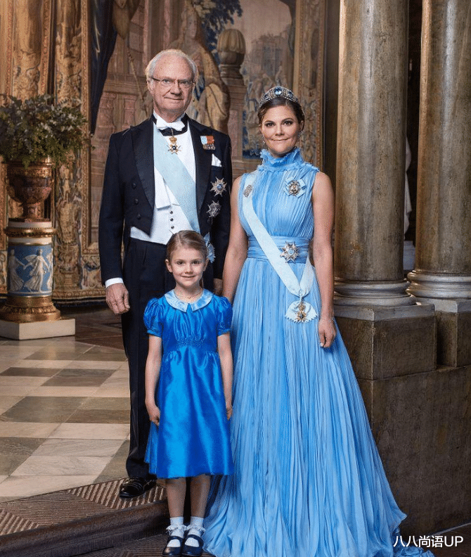 八八尚语UP|瑞典女王储带子女现身，妈妈穿亲子装减龄，小公主赤脚无公主包袱