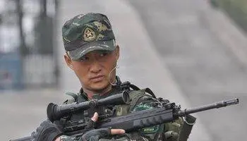 娱乐圈|她曾为嫁入豪门抛弃吴京，脚踏两只豪船翻车，如今沦落成鱼贩子