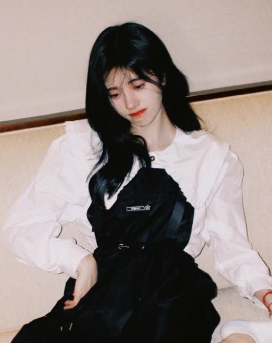 亮剑|鞠婧祎戴“洞洞帽”，一身搭配引众议，粉丝：第一次不想买同款