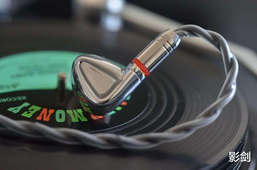 |TINHIFI P1 Plus千元级平板耳塞，感受比动圈更宽松、耐听的声音