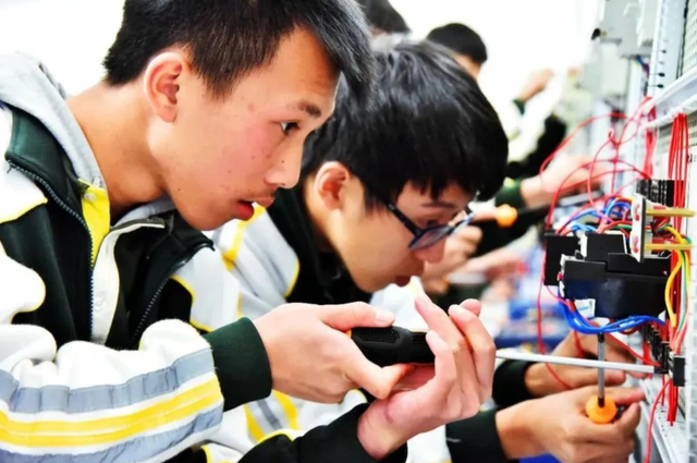 运势|“宁可让孩子打工，也不送去职高”，家长偏执言论，反获众多支持