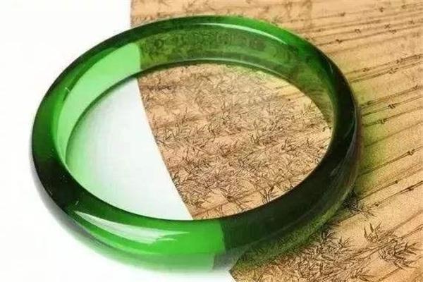 翡翠|3件翡翠,总价值高达12.5亿,但收藏者却心碎了!