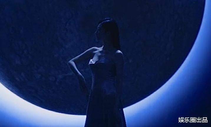 景甜|景甜的珠宝代言大片火了，下巴圆润引起热议，网友：该减肥了