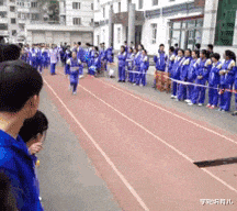 学姐说育儿|神回复:看到一位小姐姐在为难,我该伸出援手吗?神评亮了