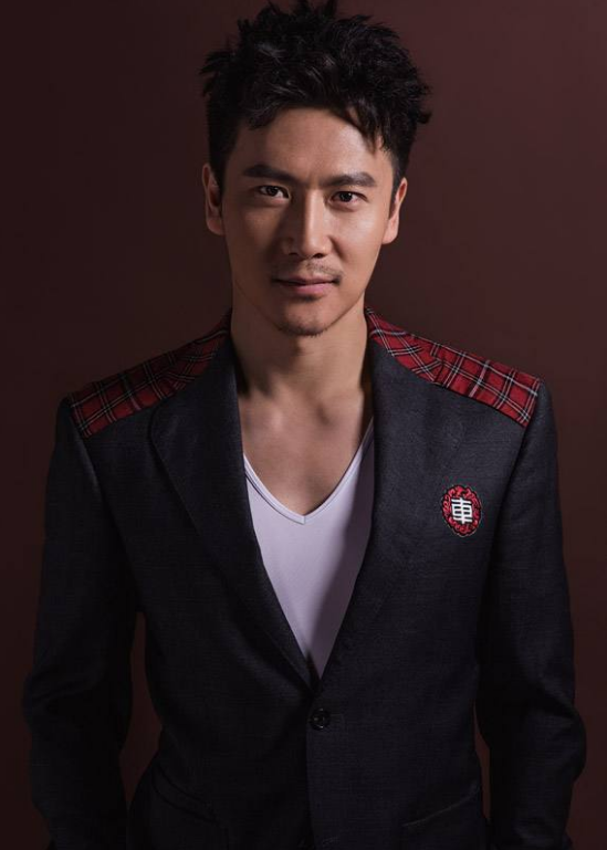 闫妮|闫妮凭什么成为最老谋女郎，为何和前夫离婚，又跟几个小鲜肉谈情说爱