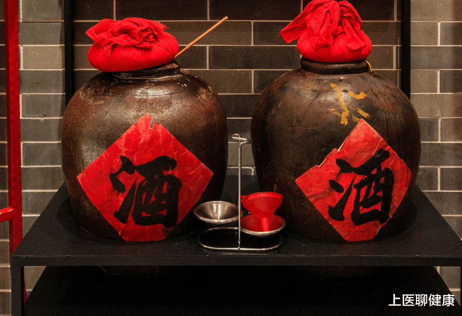 肝脏|身体2处“变黑”,八成是肝癌前兆!忠告:3种食物赶快撤下餐桌