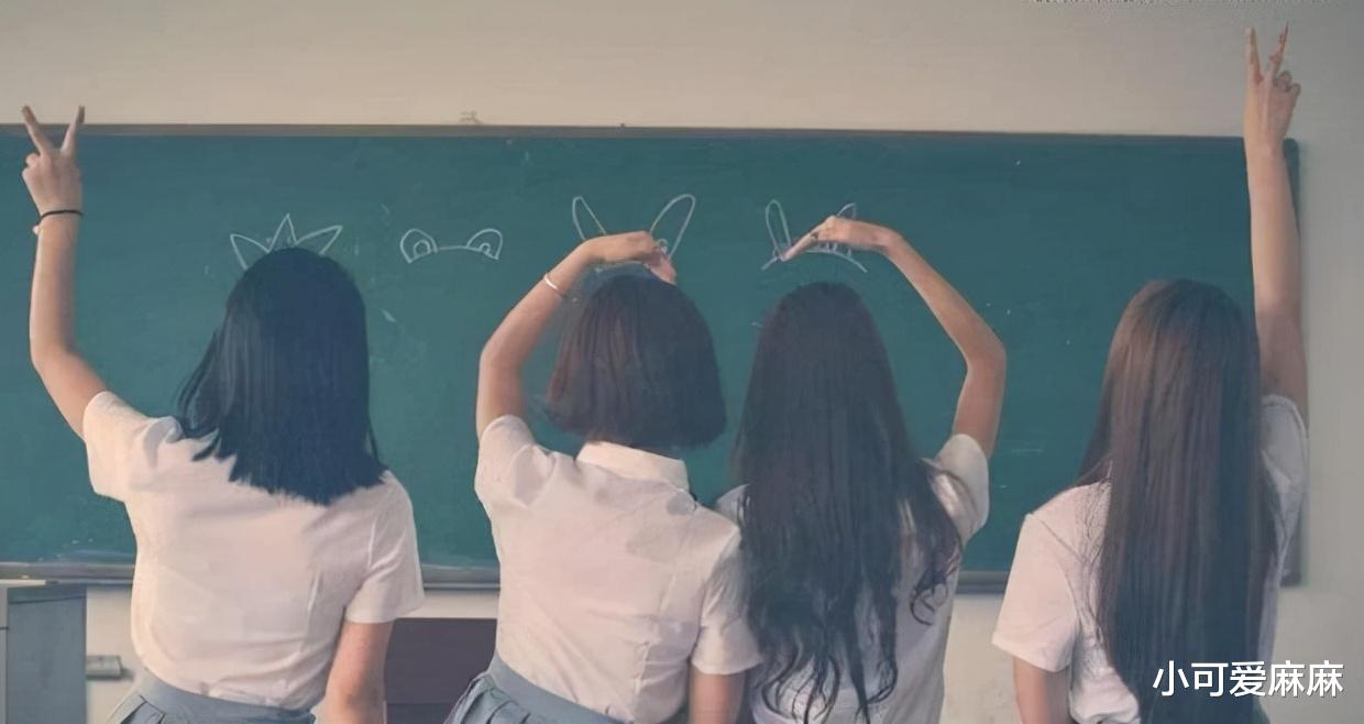 小可爱麻麻|12岁女孩打扮“成熟”，妈妈突然起疑心！偷看手机后忍不住落泪