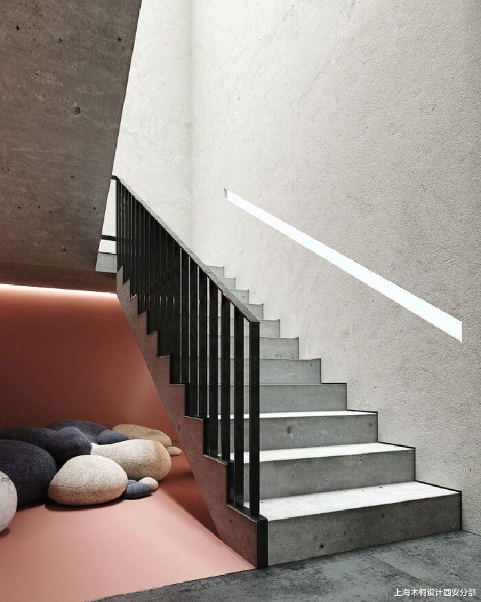 家装灵感丨极简主义的时尚轻奢，兼具艺术与奢华的双层公寓