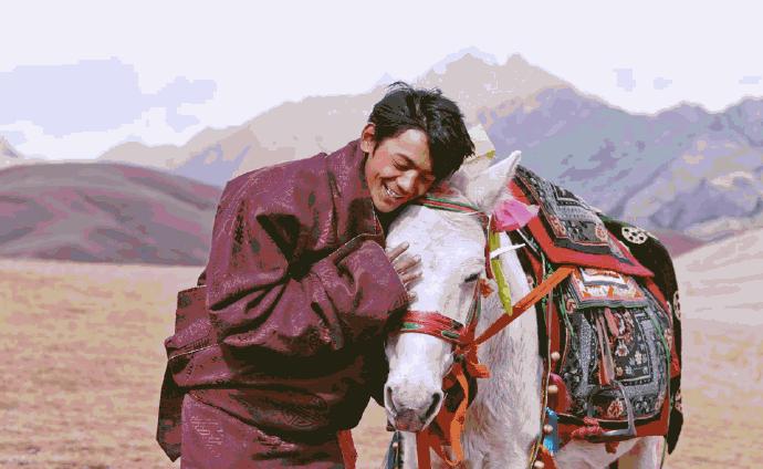 Ala的陪伴|丁真的颜值真不是盖的，纯天然的帅气，笑起来好治愈