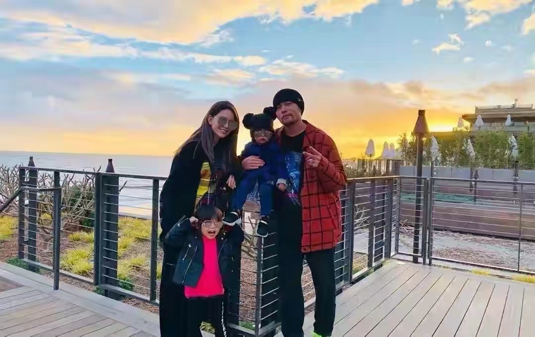 昆凌|“天王嫂”昆凌后悔没买675万钻链，透露6岁女儿小周周会偷戴珠宝