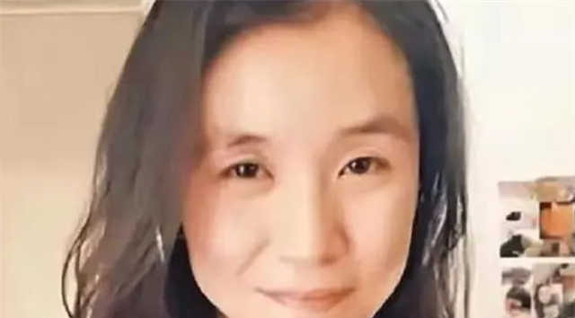2015年,一位香港教授把2个瑜伽球放入车内,毒死了妻子和女儿