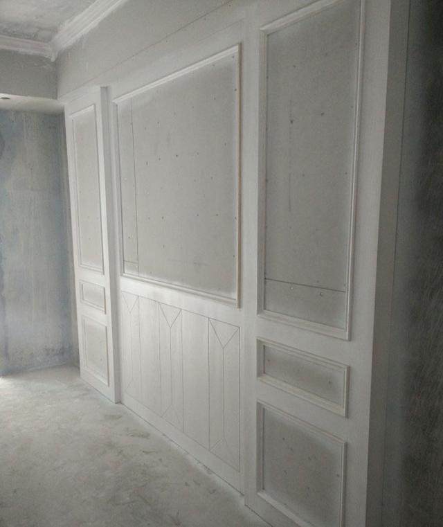 新房装修中，木工加班加点20天做完满屋子家具，工钱17300贵吗？