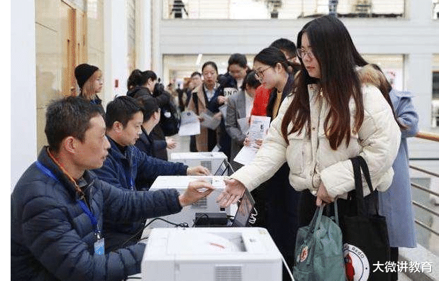 应届生|应届生迎来好消息，三类学生的机会来了，或将免试成为公务员