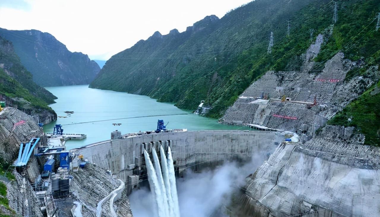 人类发明并修建了鱼梯,鱼梯到底是个什么东西呢?今天算长见识了