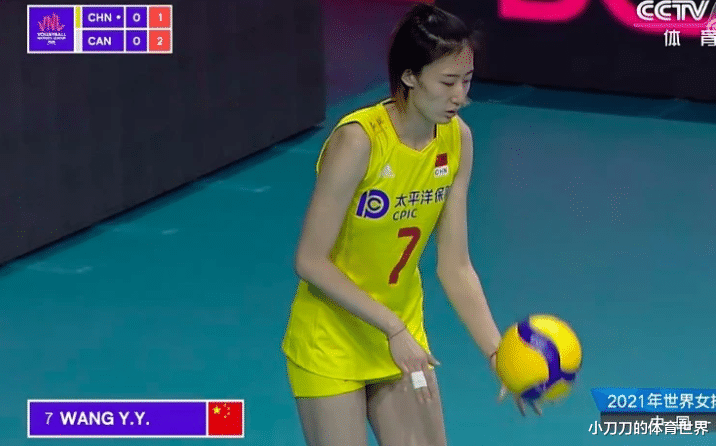 郎平|高意背飞被拦郎平口吐芬芳，拦网发球完败，女排打力量型球队吃亏