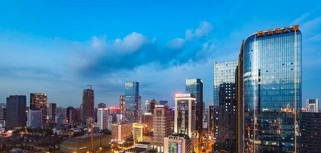 肖翻天和同学们 海底捞关闭300家门店！成都总部园区怎么办？