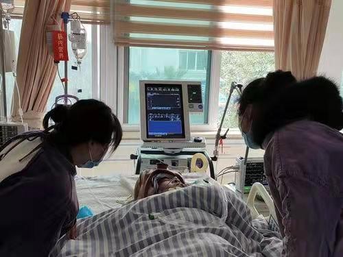 土家九妹 25岁女孩常喝“1水”,患肝癌离世,医生:愚蠢,很多人还在喝