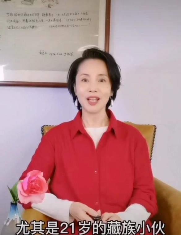 小姐姐|前央视主播徐俐秀恩爱，晒旧照老公高大又帅气，俩人挽手好般配