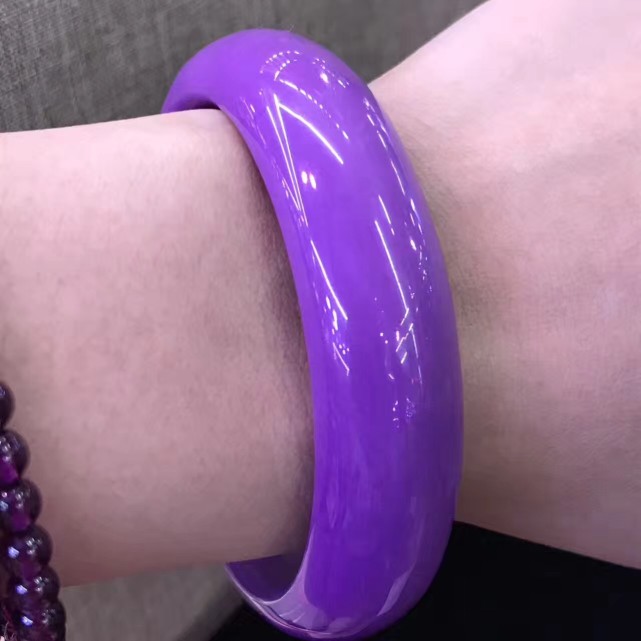 紫罗兰翡翠|价值1800万的一串天价葡萄,不能吃,只能用来当摆设。