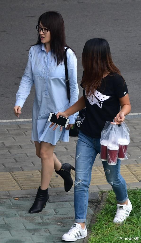 Ainee小屋|杨钰莹居然是70后，气质清纯妆发少女，戴眼镜说是学生也不为过