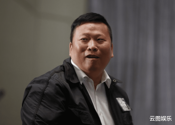 TVB|62岁金牌监制心脏病猝死,TVB老板冒台风现身丧礼,汪明荃送花圈