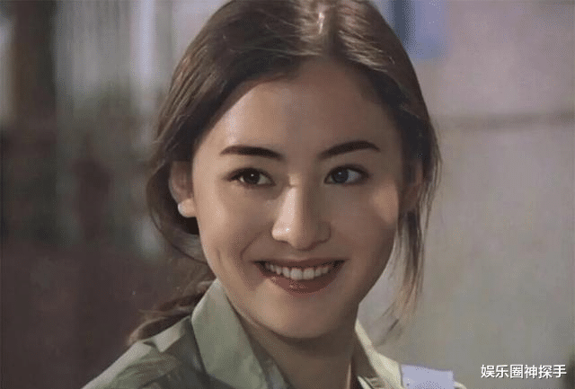 梁汉文|张柏芝逛超市被拍，黑背心黄口罩太抢眼，路人这样评价她