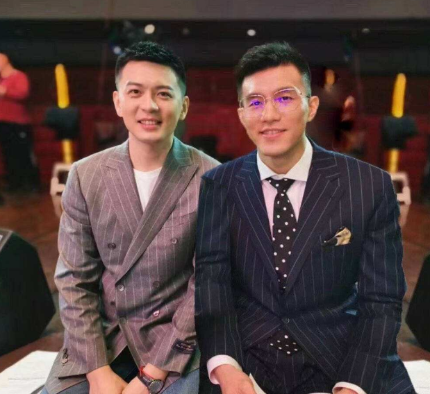 郭艾伦|郭艾伦2次把他逗得哈哈大笑：1，我们关系“疏远”了！2，我嘴碎
