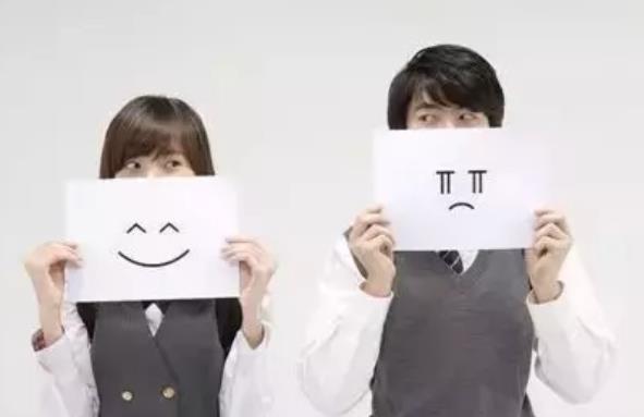 吴洪娜聊说育儿|女教师穿“人体器官服”上课，学生尴尬无比，家长质疑：用意何在