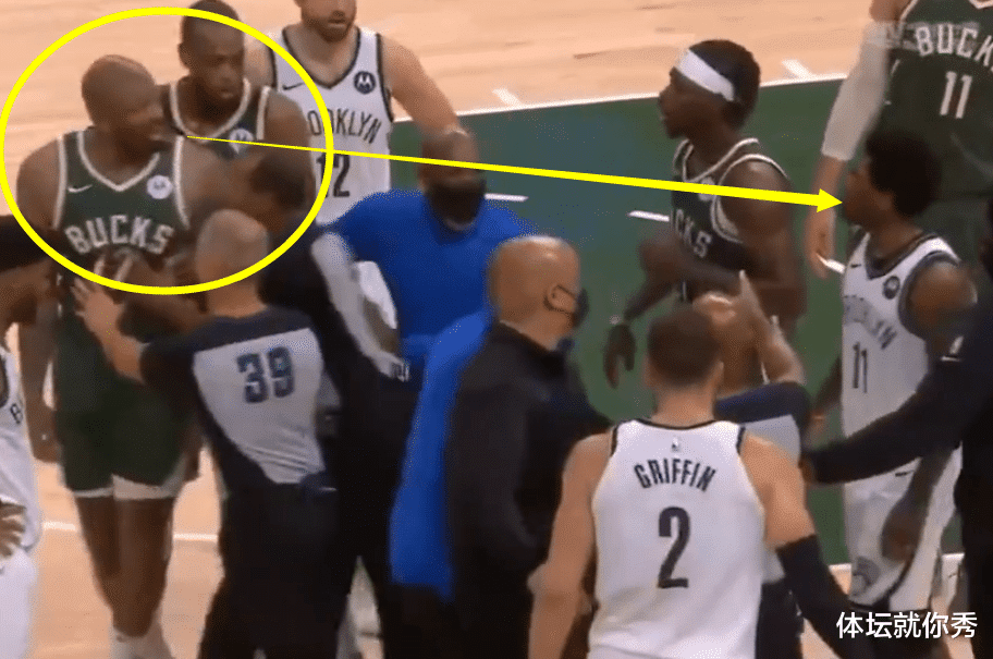 凯文·杜兰特|火爆！塔克怒喷KD，4人都拉不住他，KD险些被激怒，谁注意格里芬