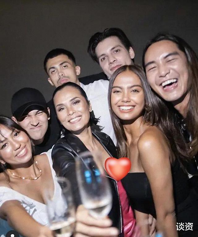 陈数|58岁韦唯疑要全面复出！近照瘦出“排骨胸”，自曝患病8年被席琳激励