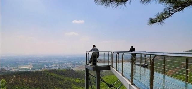 老猫讲戏 山东有座水一样质感的城市，蓝天碧水、生意盎然，郁郁葱葱！