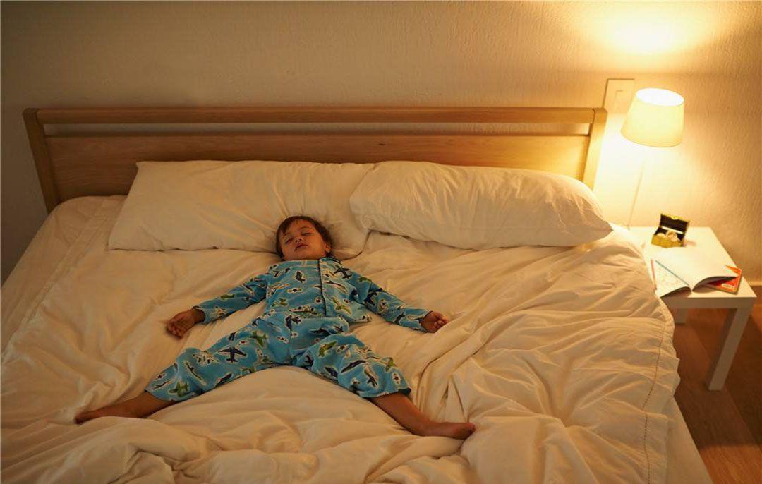 两口育儿|刚入园的孩子午睡最佳时长是多少？睡多睡少有差别，不是越长越好