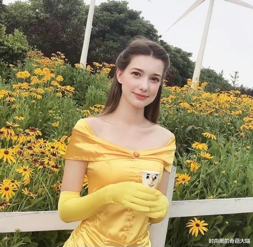 安妮·海瑟薇|集齐4国强大基因，优越长相上镜似仙女，微微一笑撞脸安妮海瑟薇