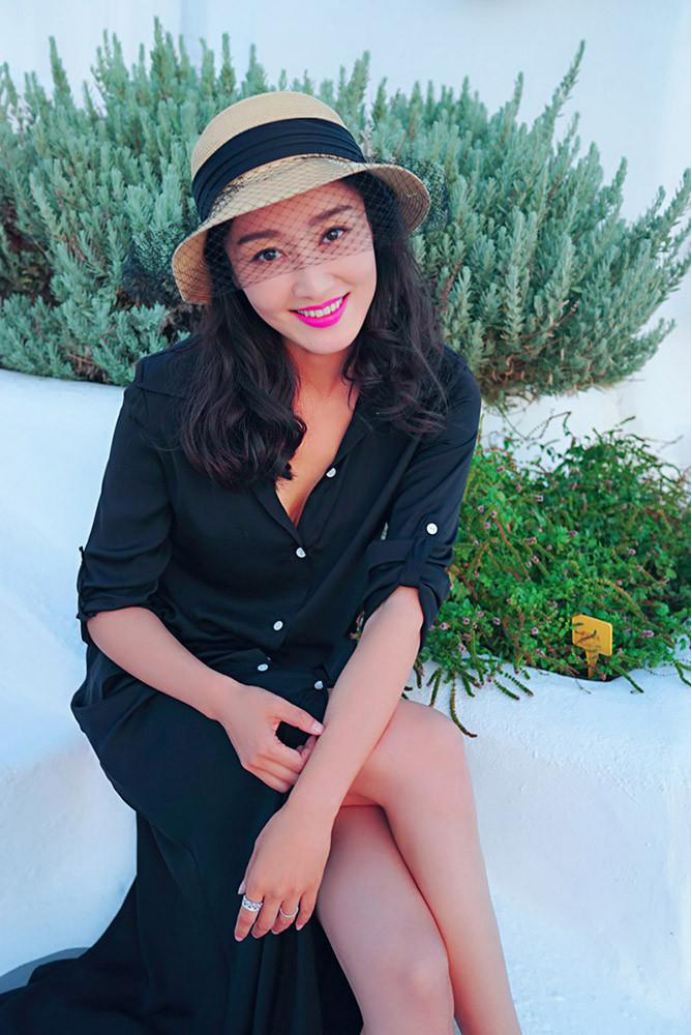 央视|曾是央视最美主持人，两个男人为她离婚，如今成功嫁豪门当阔太