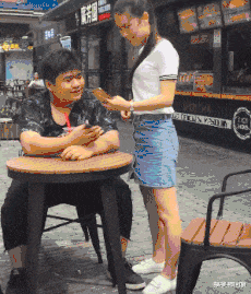 搞笑神回复|神回复:“如何用一句话来形容手机很卡?”网友评论太搞笑了啊!