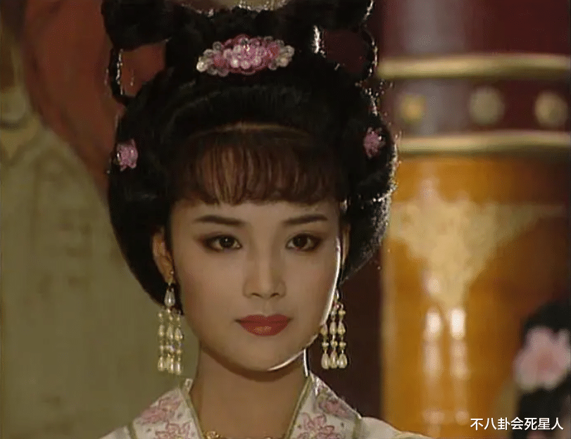 武则天|14版武则天对比，谁霸气十足不怒自威，谁气场不够强行尬演