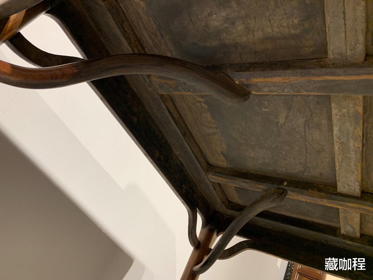 黄花梨材质无误,罗锅枨加霸王枨方桌终流拍