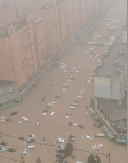 蜗牛研究僧|郑州千年一遇暴雨刷屏：他们的朋友圈，我不敢看