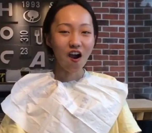 邵雨轩|“千万网红”疯产姐妹：因一颗桃意外爆火，真实身份引人猜测