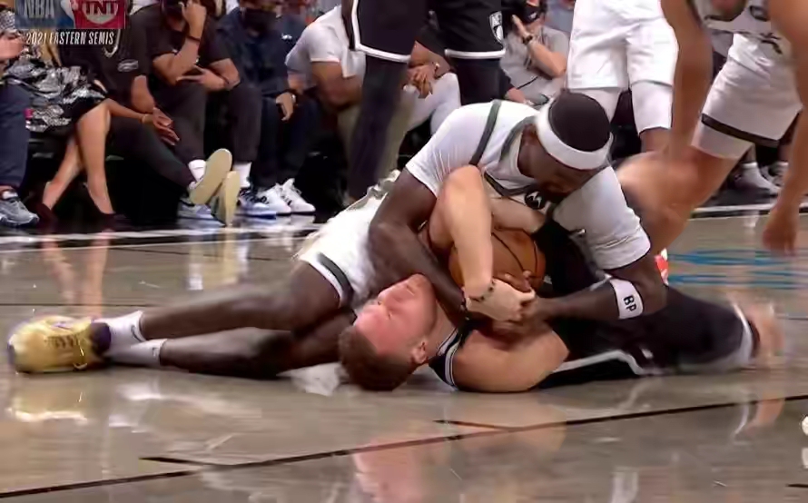 布雷克·格里芬|破案了！格里芬为何跨栏字母大哥，慢镜回放，两原因解析真相！