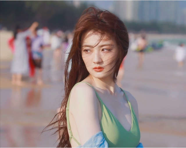 陈冠希|徐璐晒出沙滩照，肤白貌美，大秀迷人好身材，网友：爱了爱了