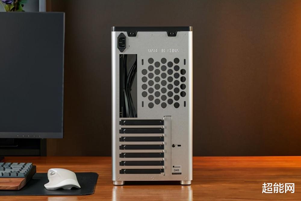 机箱|乔思伯D40机箱评测：紧凑性兼容性皆可兼得