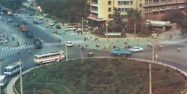 陪你慢慢变老 80年代济南老照片！大明湖风光秀丽，火车站古香古色，你怀念吗？