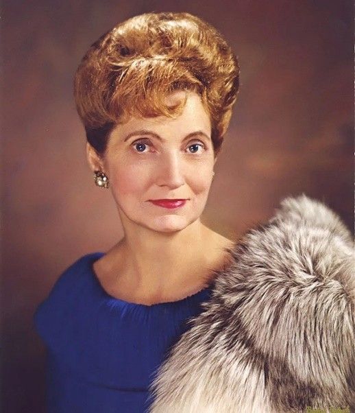 特朗普|特朗普母亲：做了8年保姆，嫁给富商成阔太，开着劳斯莱斯收硬币