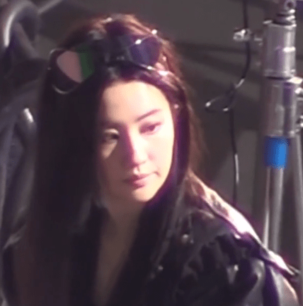 关晓彤|颜值崩了！刘亦菲路透浓妆艳抹清纯不再，大粗腿双下巴变臃肿大妈