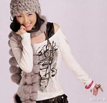 戴娆|著名歌星戴娆：35岁嫁清华学霸，结婚11年生两娃，完美的贤妻良母