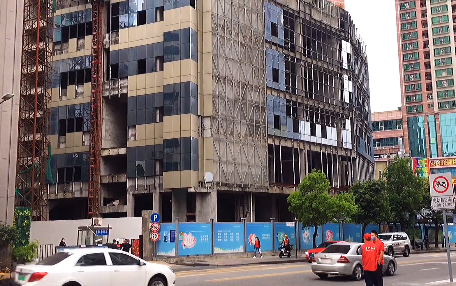寂静的天空 深圳最贵烂尾楼：地处黄金地段，23年来无人接盘，如今终于动工了